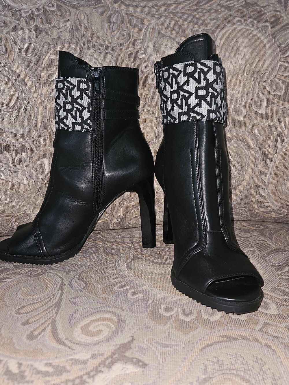 DKNY Black Ankle Peep-Toe Heels with Black & White DKNY Logo Cuff Sz 7